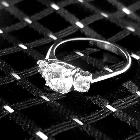 New stainless steel ring with CZs size‎ 6 - Picture 2 of 4